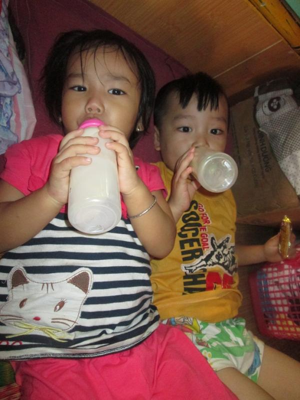 GIỜ UỐNG SỮA CỦA CÁC EM