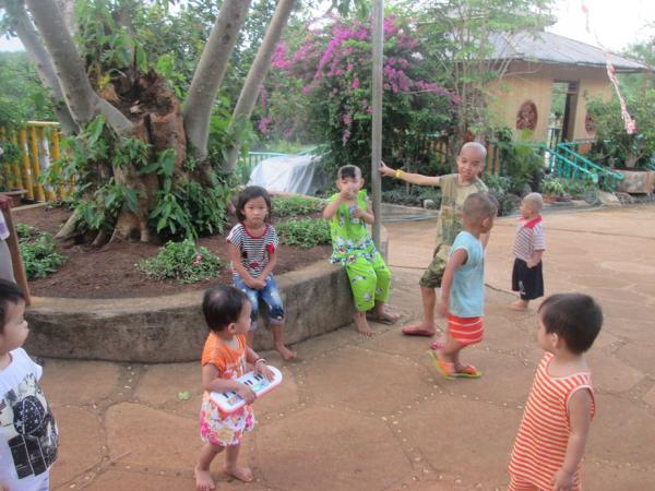 Các con vui chơi - Hình mô tả 1