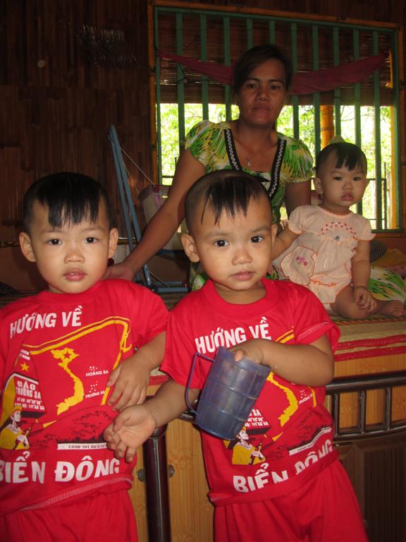 Các bé Cô nhi - Hình mô tả 40