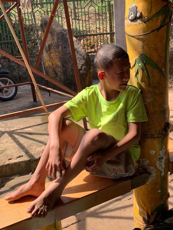 Em sinh ra cũng muốn được làm người. Có đầy đủ nét vui tươi con trẻ......... - Hình mô tả 1