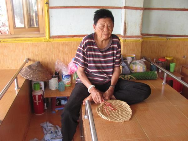 Các cụ già neo đơn nam - Hình mô tả 10