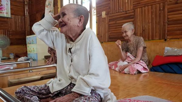 người già neo đơn - Hình mô tả 10