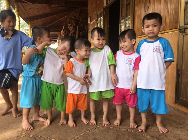 Trẻ cô nhi - Hình mô tả 11