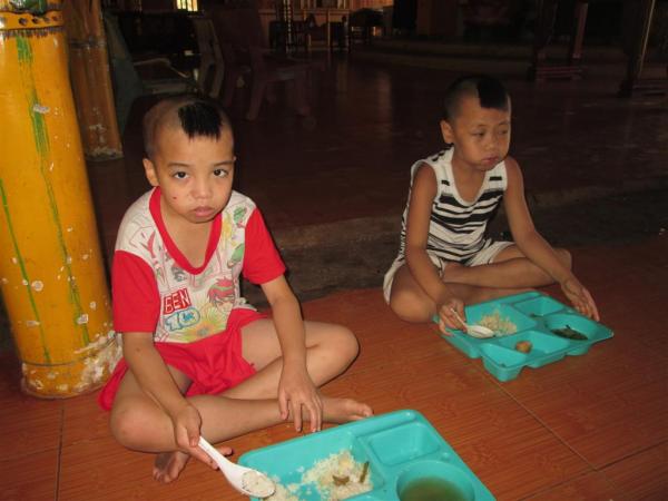 Các bé Cô nhi - Hình mô tả 50