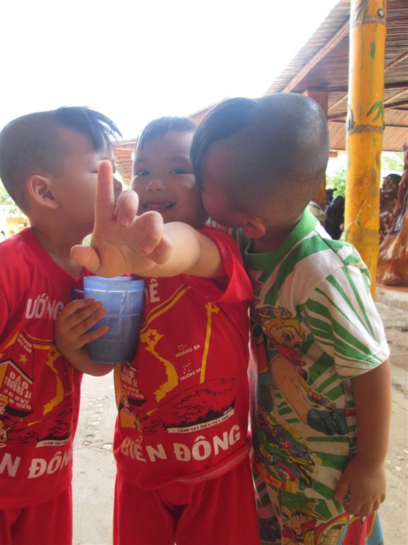 Các bé Cô nhi - Hình mô tả 52