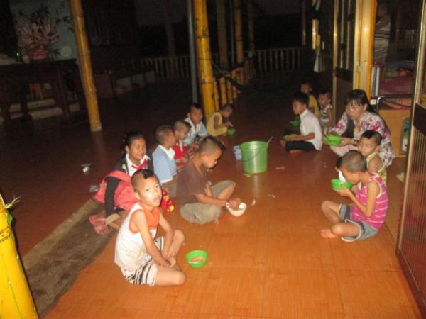 Các bé Cô nhi - Hình mô tả 71