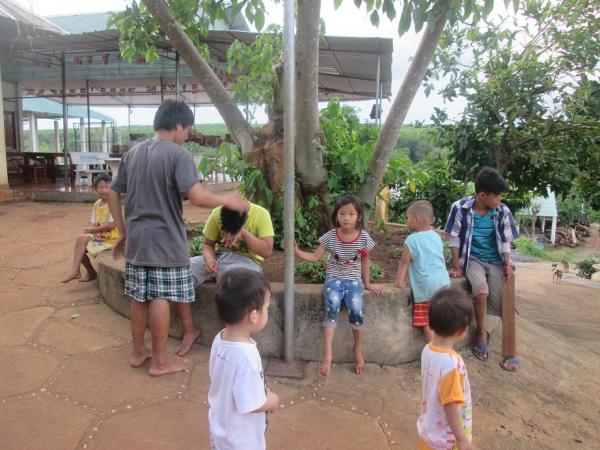 Các con vui chơi - Hình mô tả 2