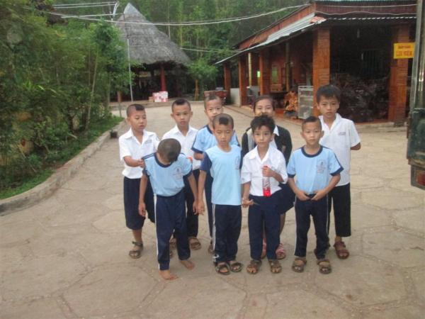 Các bé Cô nhi - Hình mô tả 72