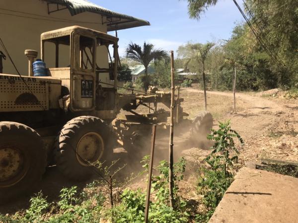 Đường đi nội bộ đang được thi công - Hình mô tả 3