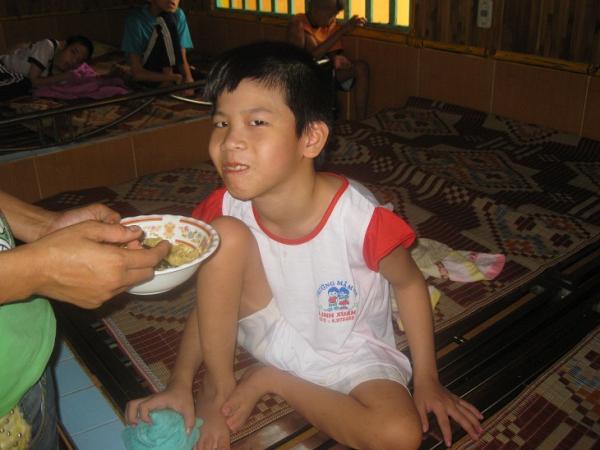 Giờ ăn của các em - Hình mô tả 3