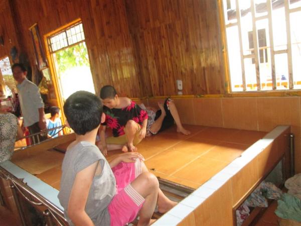 Các bé Cô nhi - Hình mô tả 97