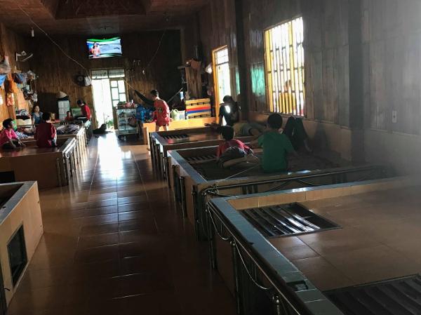 Em sinh ra cũng muốn được làm người. Có đầy đủ nét vui tươi con trẻ......... - Hình mô tả 4