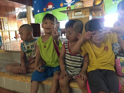 Trẻ cô nhi - Hình mô tả 6