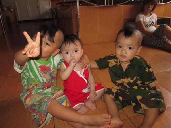 Các bé Cô nhi - Hình mô tả 45