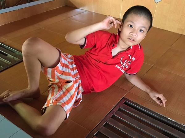 Em sinh ra cũng muốn được làm người. Có đầy đủ nét vui tươi con trẻ......... - Hình mô tả 7