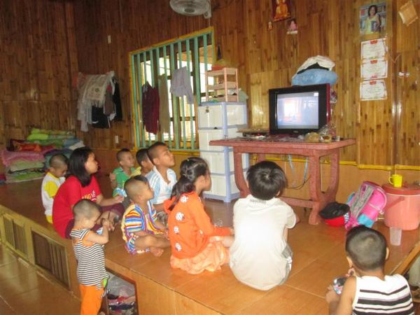 Các bé Cô nhi - Hình mô tả 78